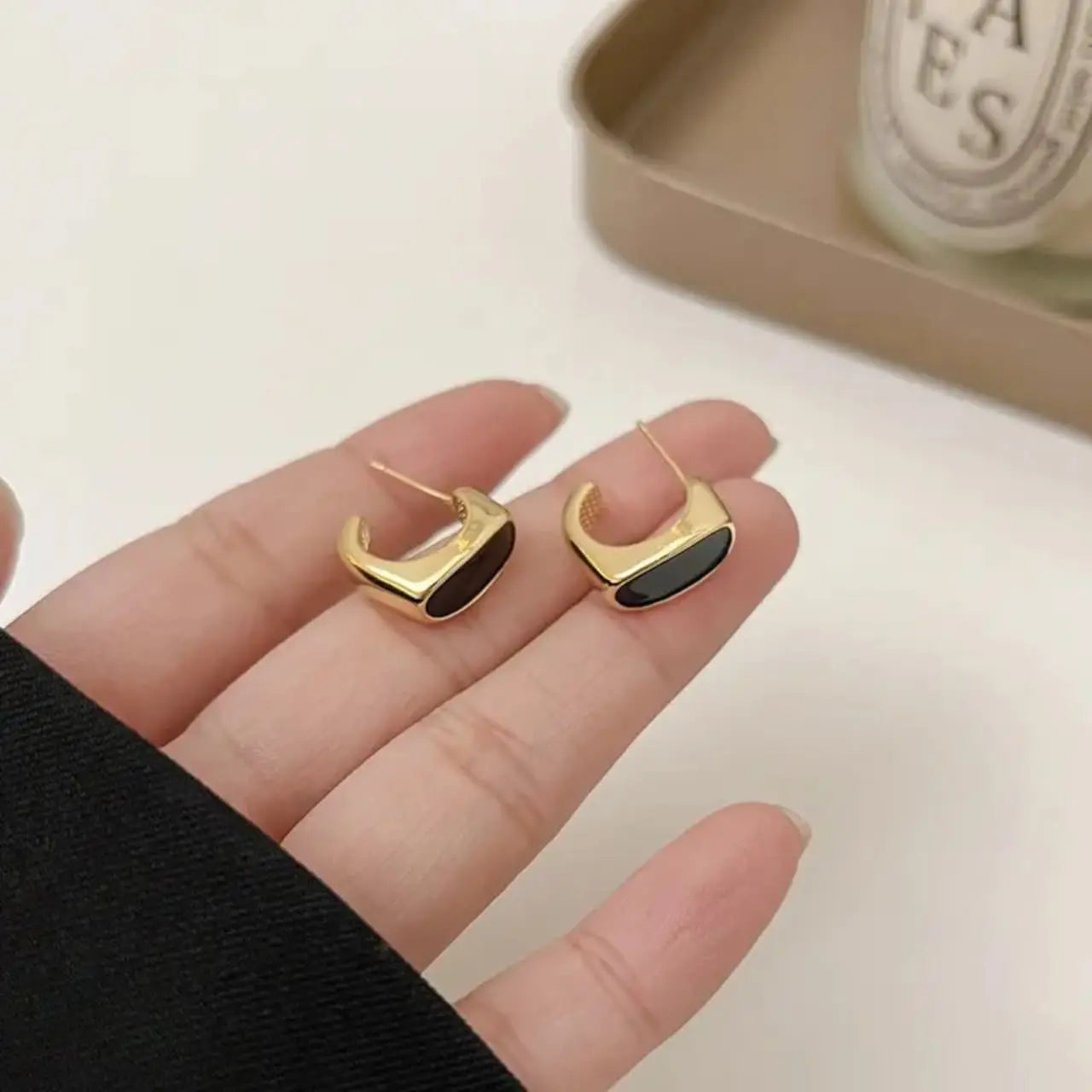 Artificial jewelleryAKaccessories