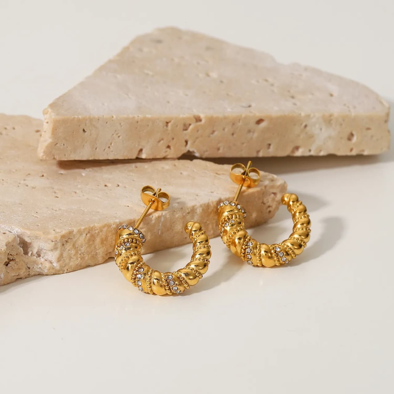 Artificial jewelleryAKaccessories