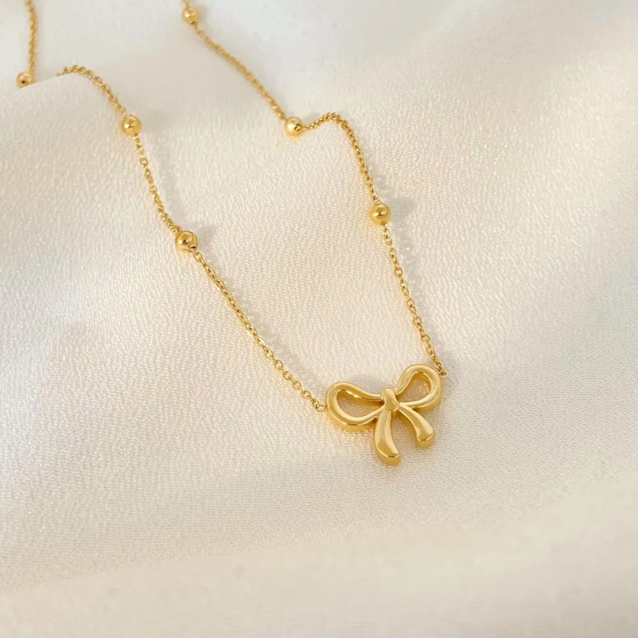 Bow Necklace