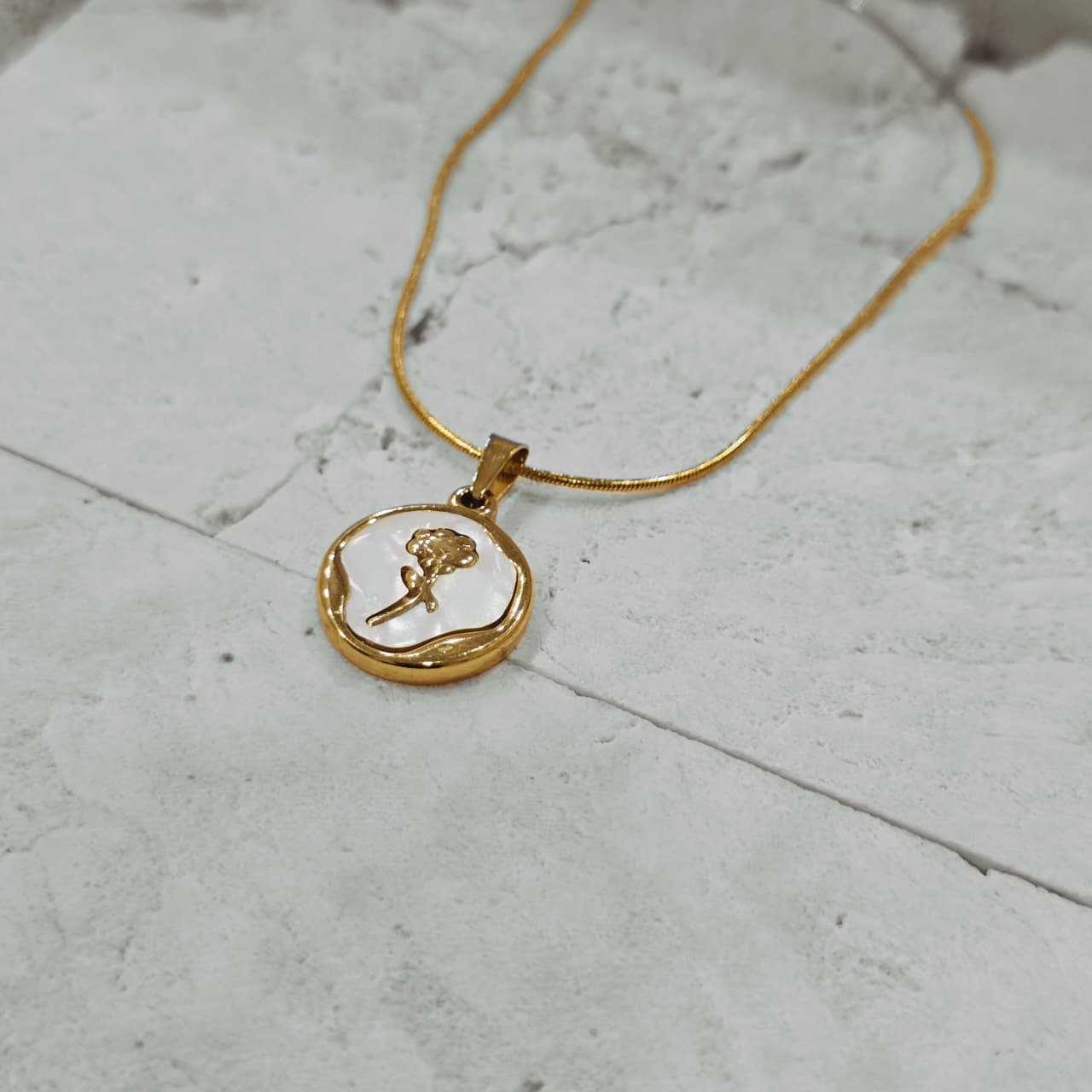 New Round rose Necklace