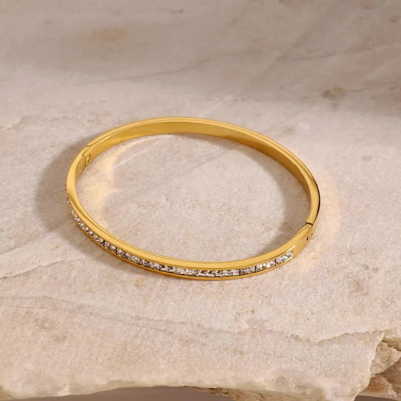 Artificial jewelleryAKaccessories