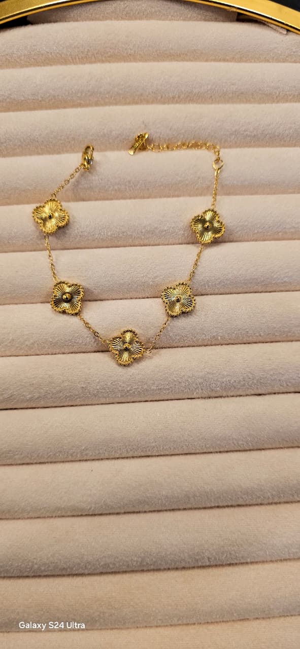 Artificial jewelleryAKaccessories