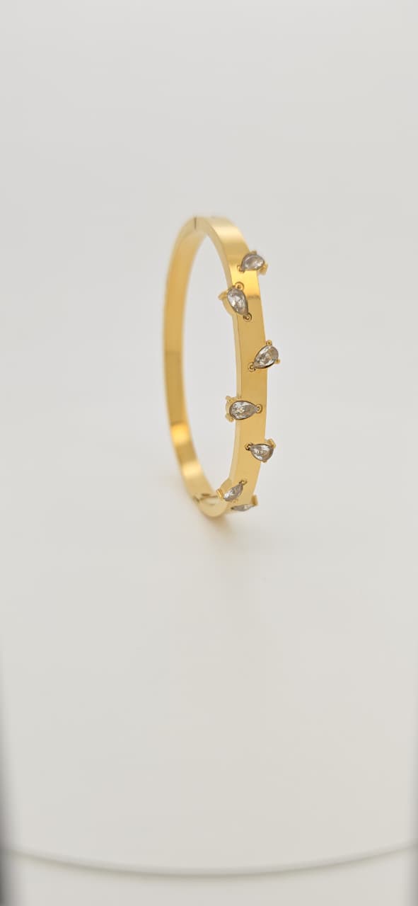 Artificial jewelleryAKaccessories