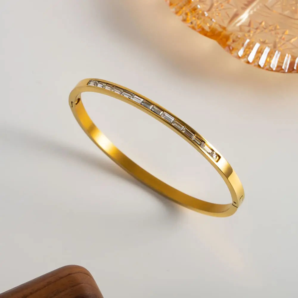 Artificial jewelleryAKaccessories