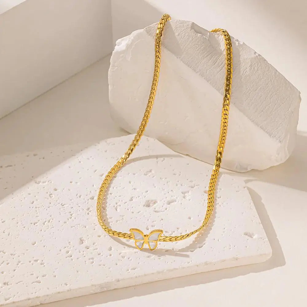 Artificial jewelleryAKaccessories