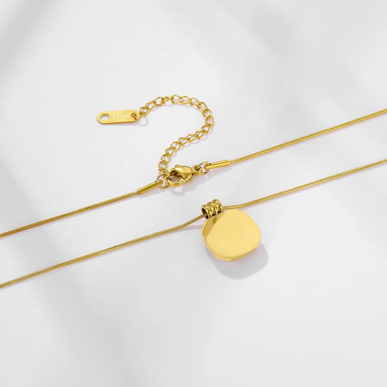 Artificial jewelleryAKaccessories