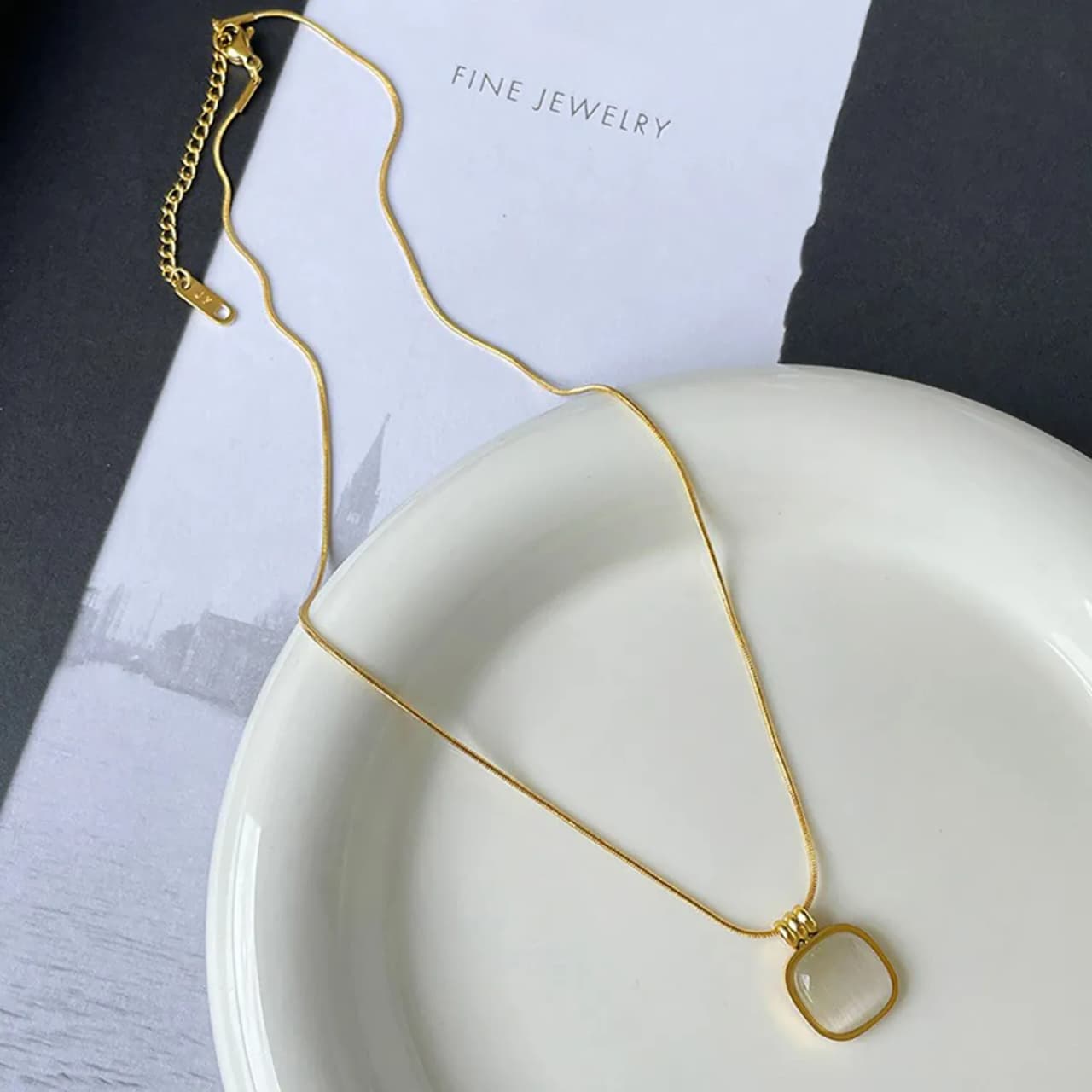 Artificial jewelleryAKaccessories