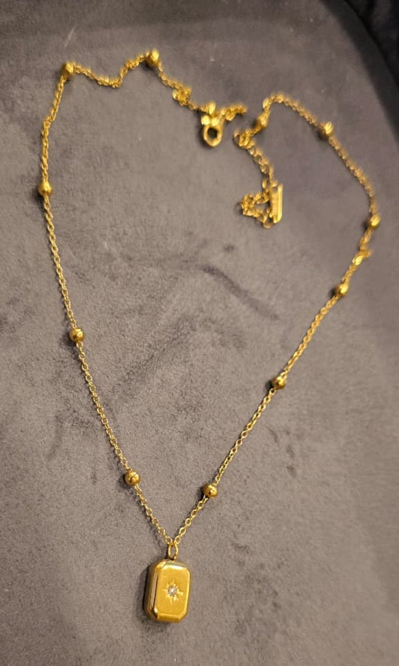 Artificial jewelleryAKaccessories