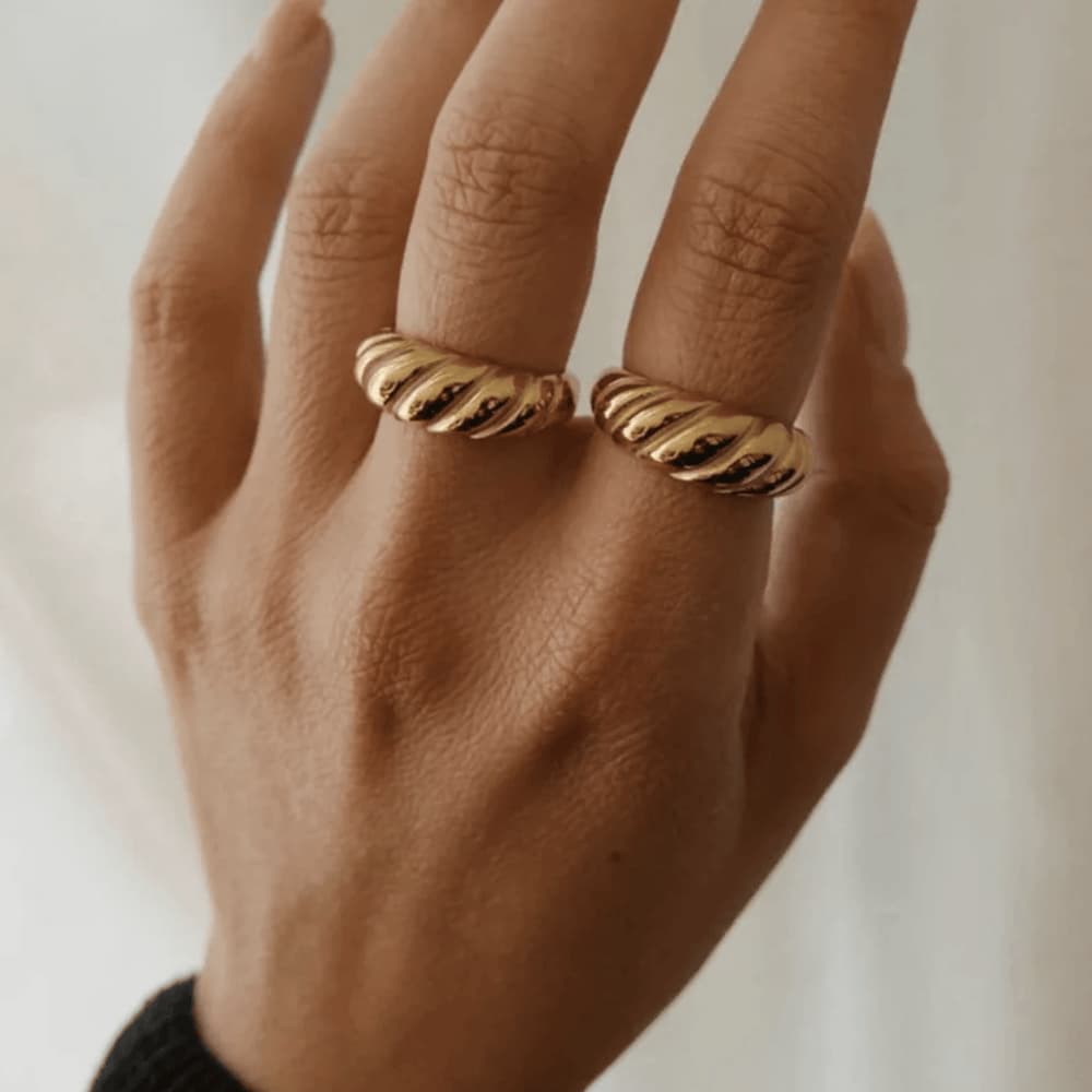 Croissant ring