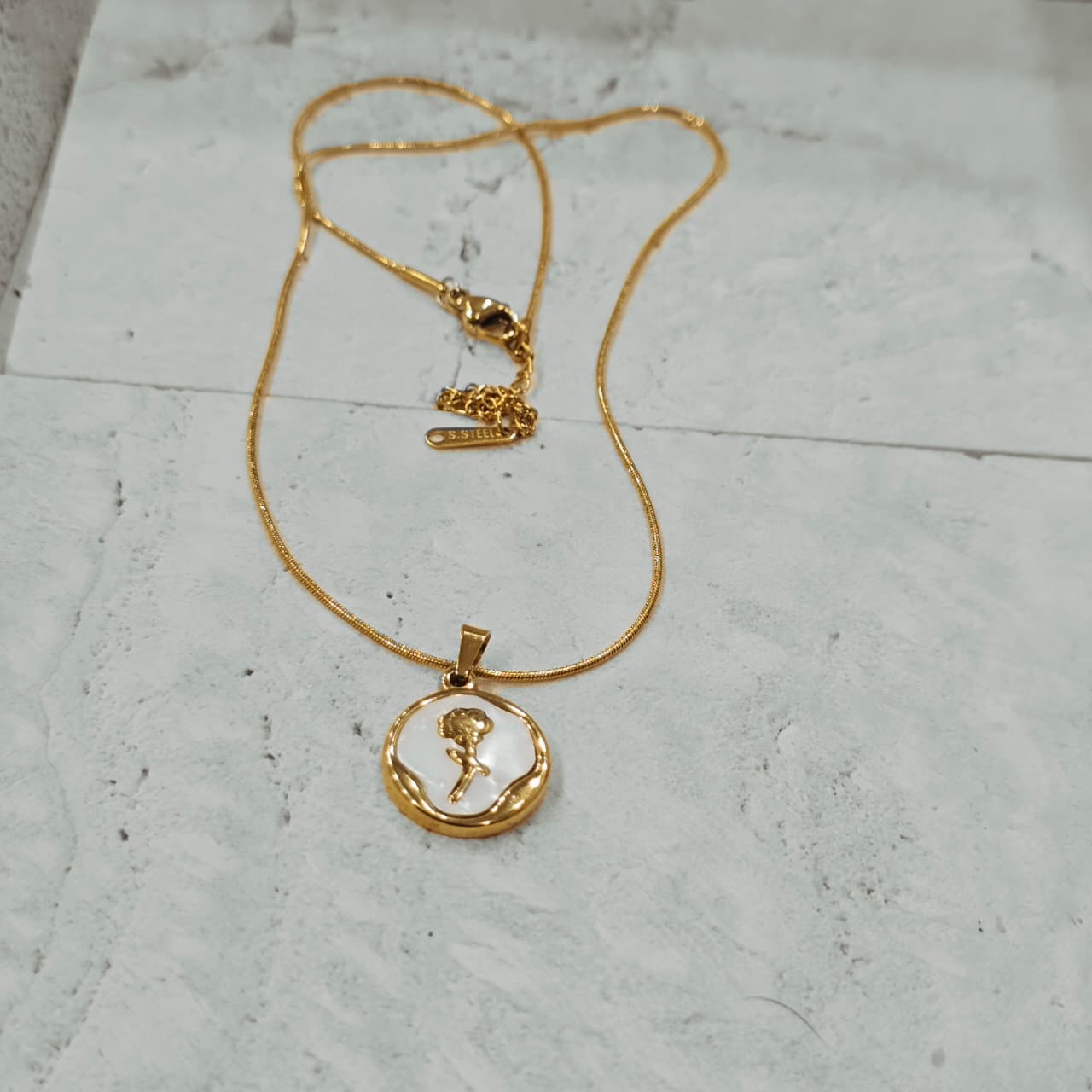 New Round rose Necklace