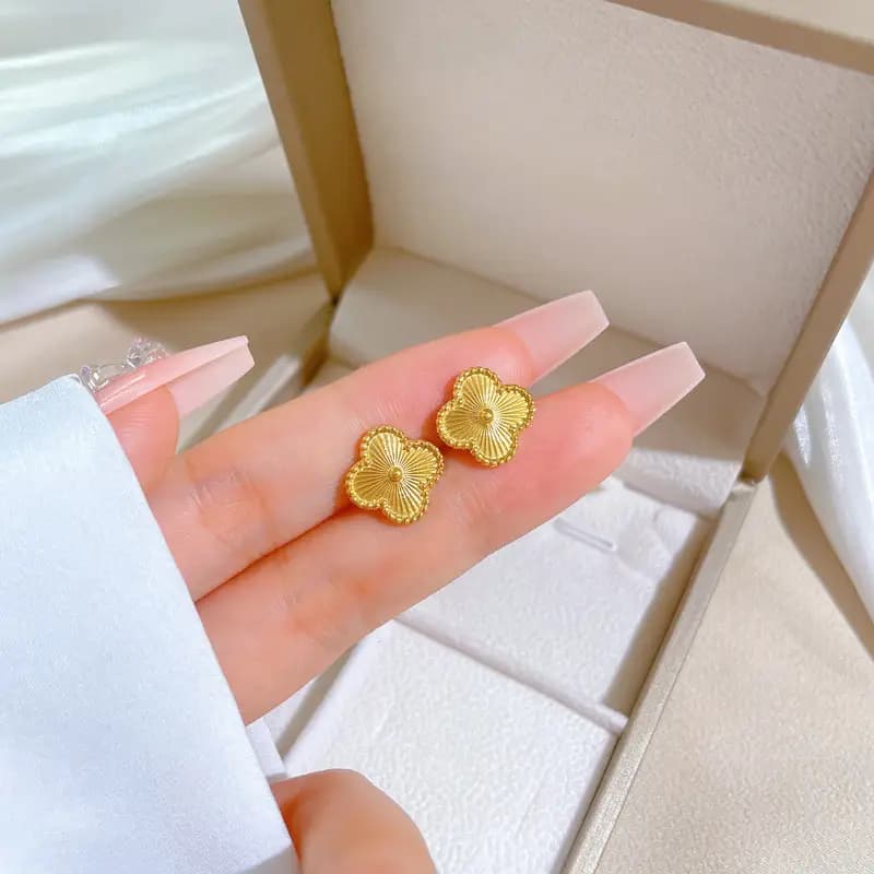 Clover gold studs