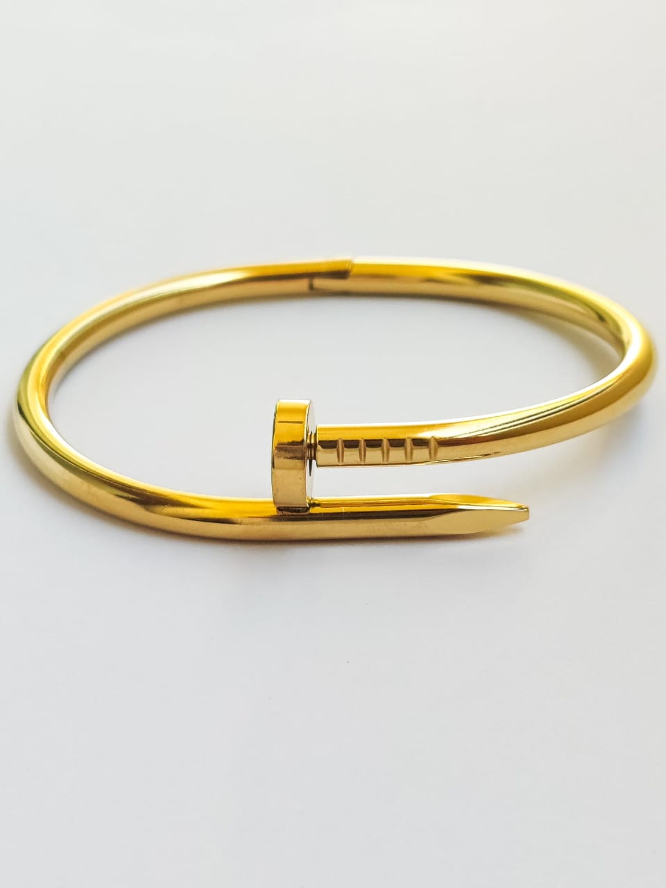 Nail Signature Cartier Bangle