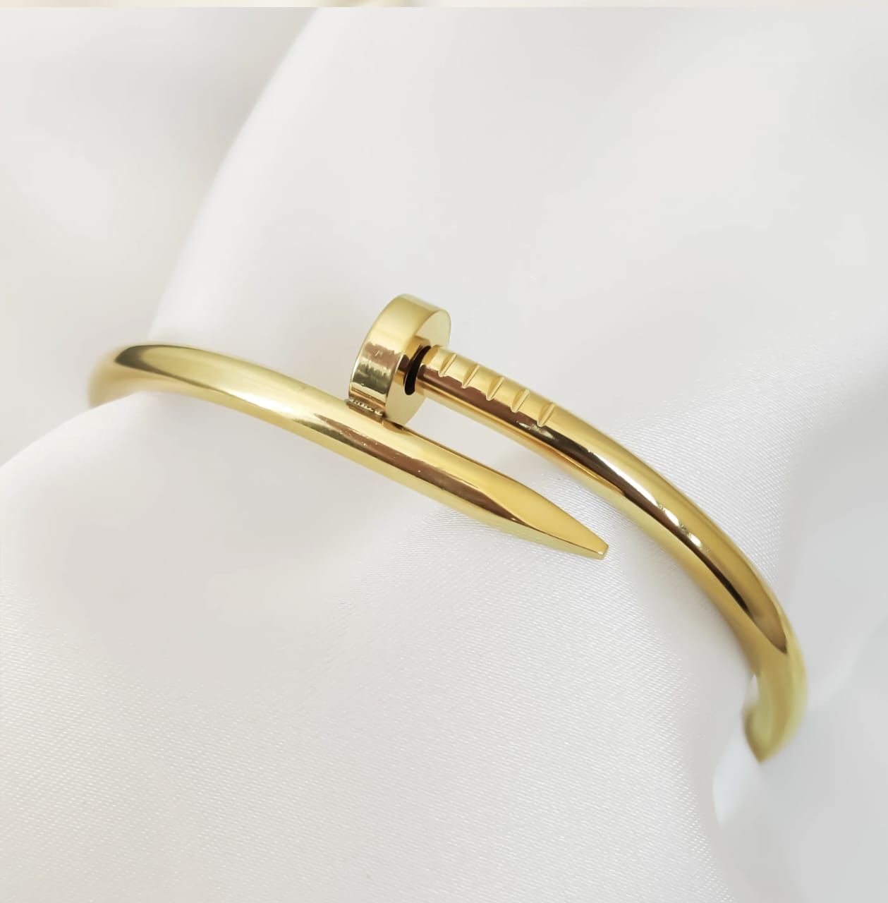 Nail Signature Cartier Bangle