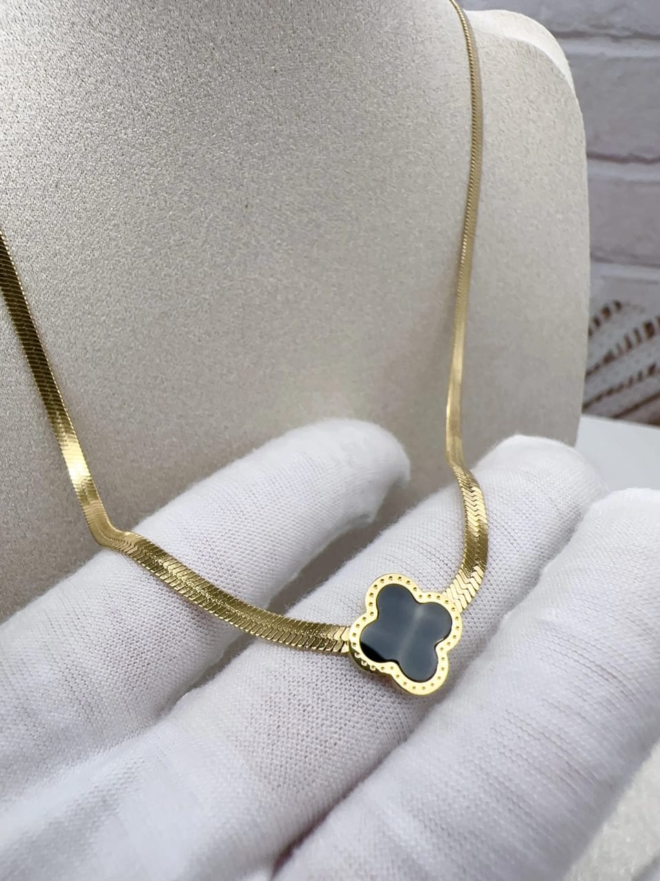 Snake clover Black Necklace