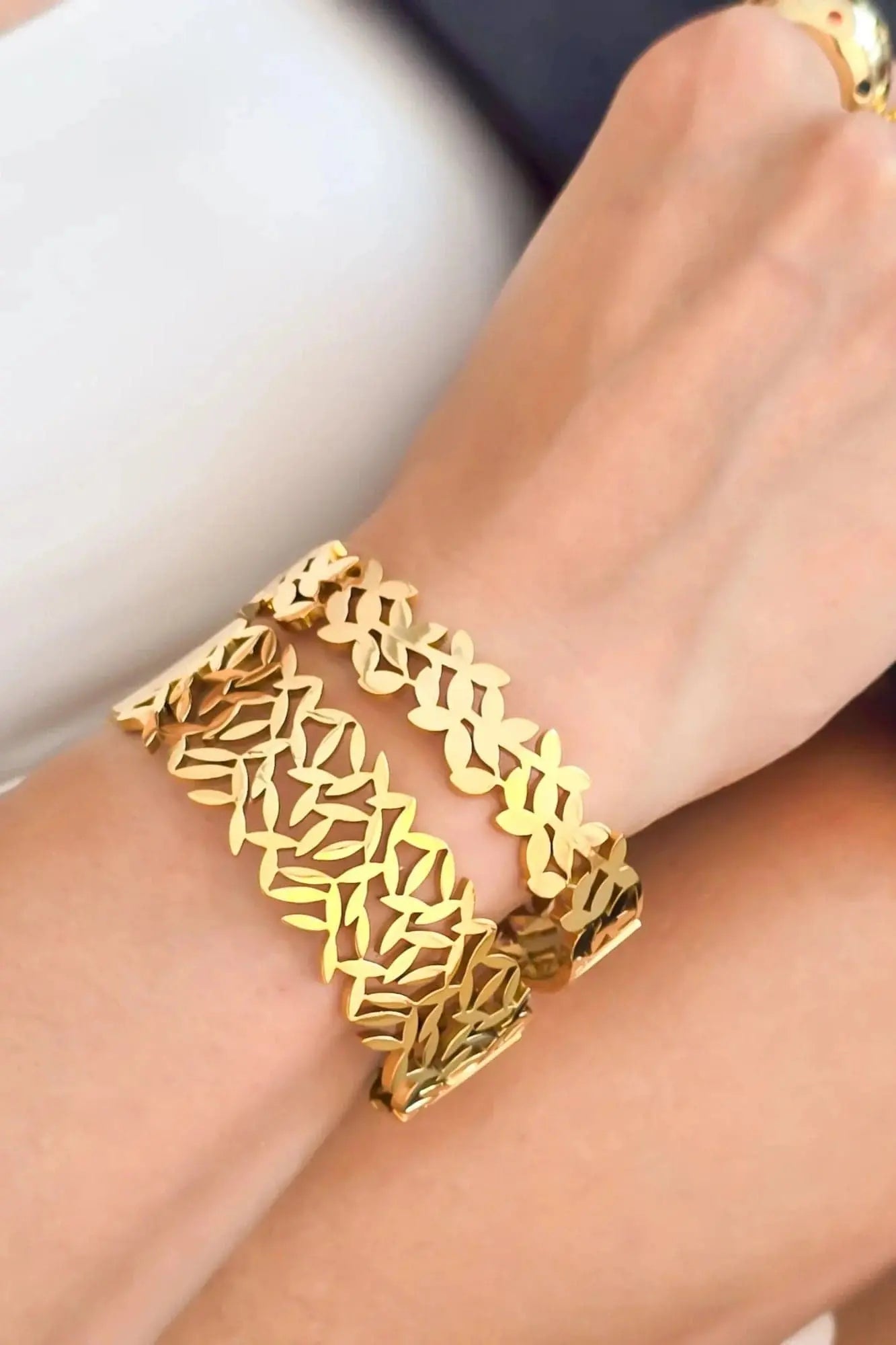 Artificial jewelleryAKaccessories