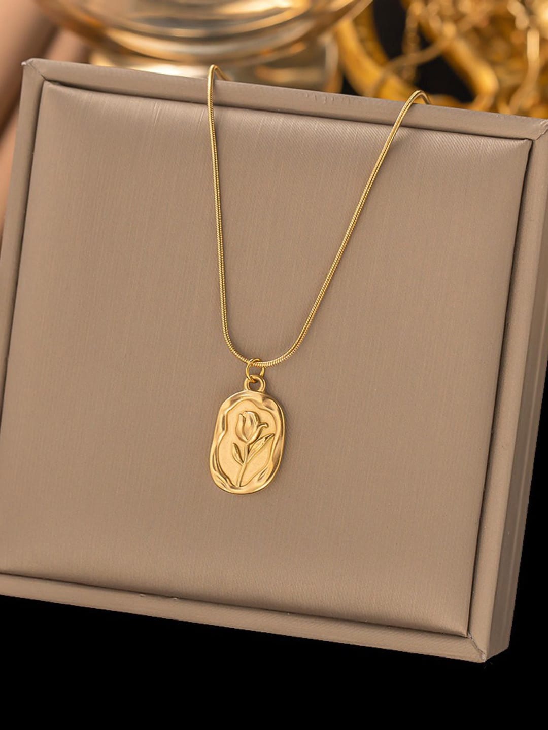 Artificial jewelleryAKaccessories