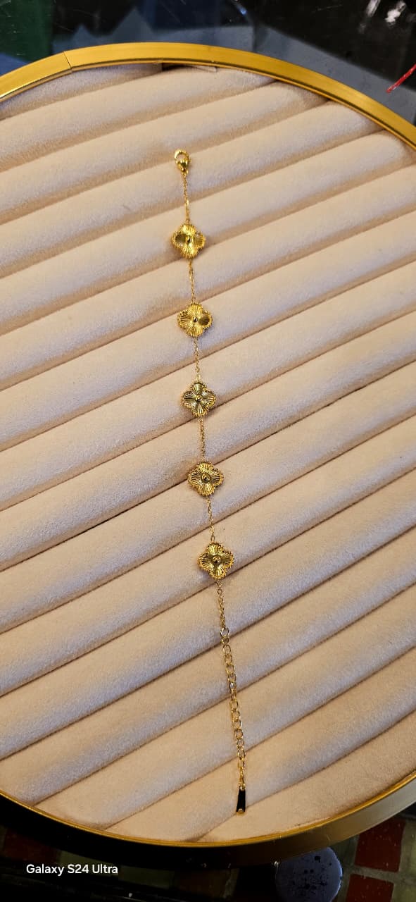 Artificial jewelleryAKaccessories