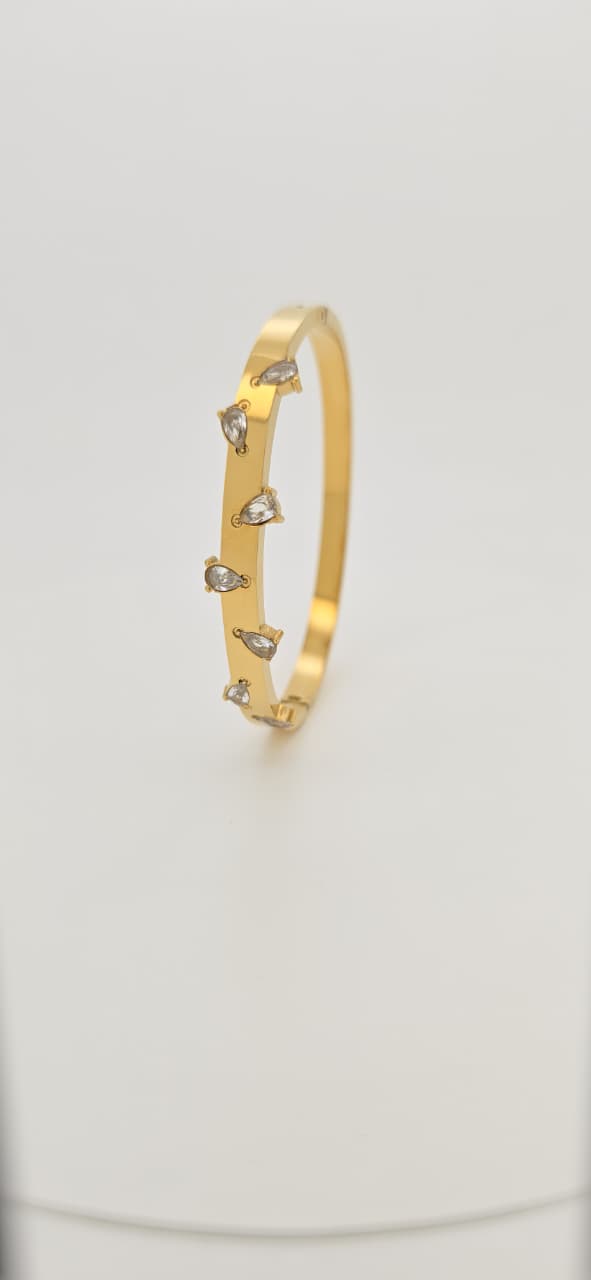 Artificial jewelleryAKaccessories